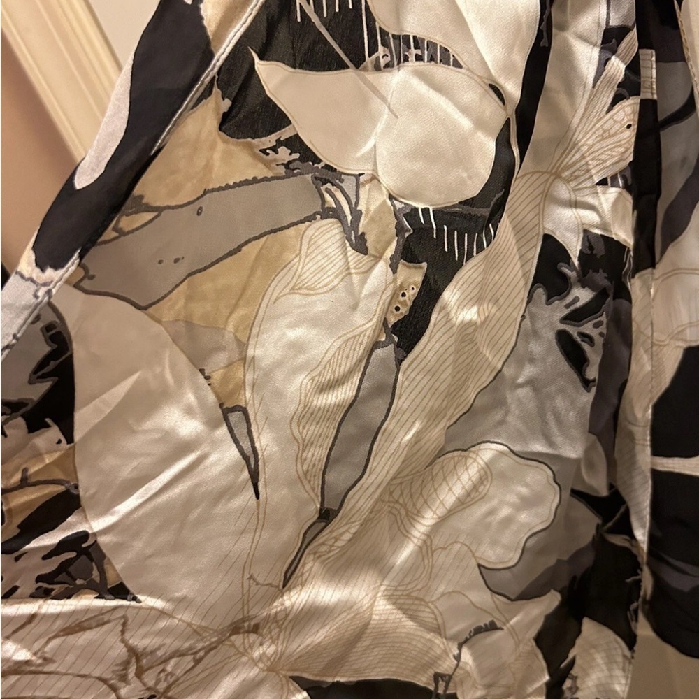 Vince Camuto floral Black and White 100% Silk Scarf - Picture 7 of 8